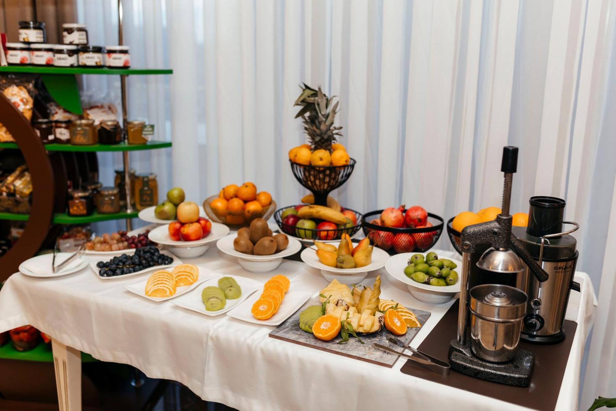 Capitol Hotel Баку Екстериор снимка